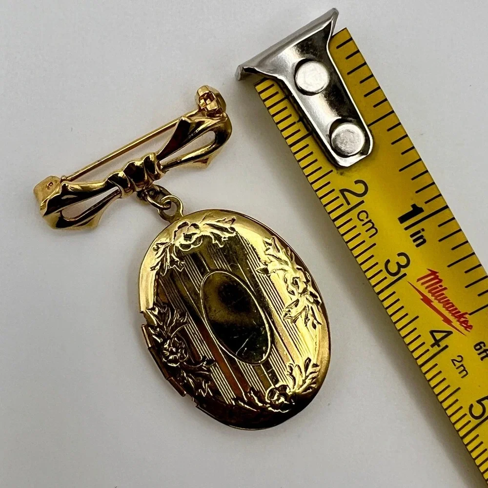 Unbranded Locket Brooch Pin Womens OS Gold Excellent Floral Bow Etched Dangle